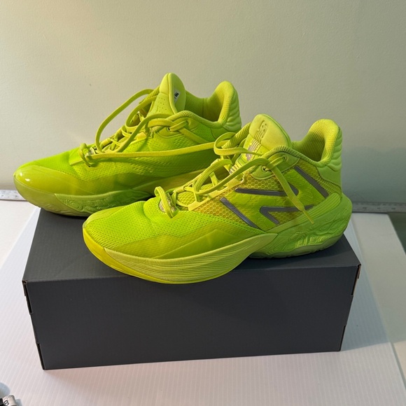 New Balance, Two WXY V4, Bright Neon Green Athletic Shoes - Picture 8 of 8